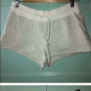 ISO lululemon blissed out shorts 4-6